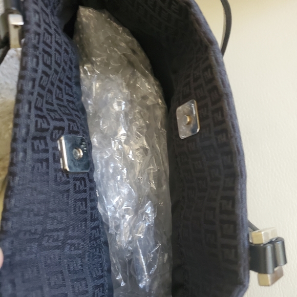 💥💥SOLD💥💥 FENDI SHOULDER BAG - Picture 6 of 8